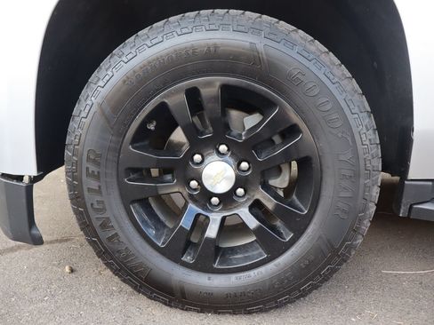 Used 2018 Chevrolet Suburban LT AWD/4WD image 40