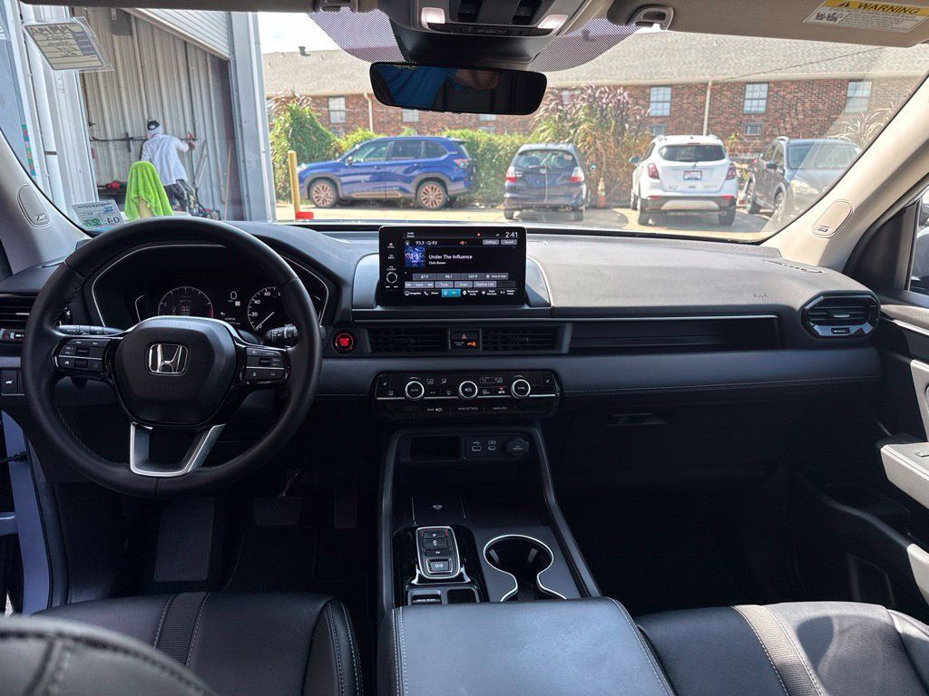 Used 2025 Honda Pilot Touring image 21