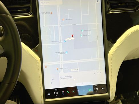 Used 2018 Tesla Model X 75D AWD/4WD image 9