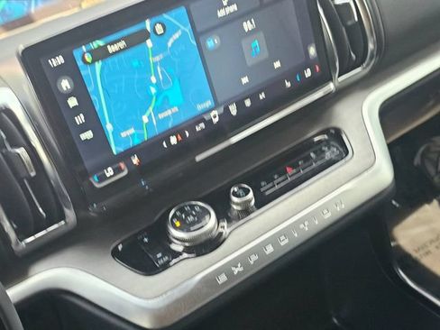 Used 2025 Ford Expedition Platinum w/ Driver's Package AWD/4WD image 38