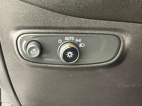 Used 2020 Chevrolet Equinox LT image 29