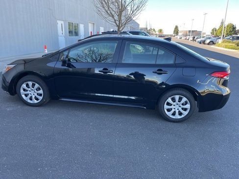 Used 2025 Toyota Corolla LE w/ Carpet Mat Package (TMS) image 8