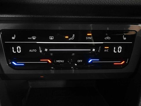 Certified 2022 Volkswagen Tiguan SE w/ Panoramic Sunroof Package FWD image 28