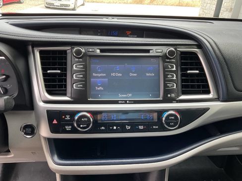 Used 2014 Toyota Highlander XLE image 25