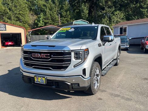 Used 2022 GMC Sierra 1500 SLT w/ SLT Premium Plus Package AWD/4WD image 9