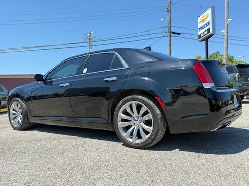 Used 2020 Chrysler 300 Limited RWD image 4