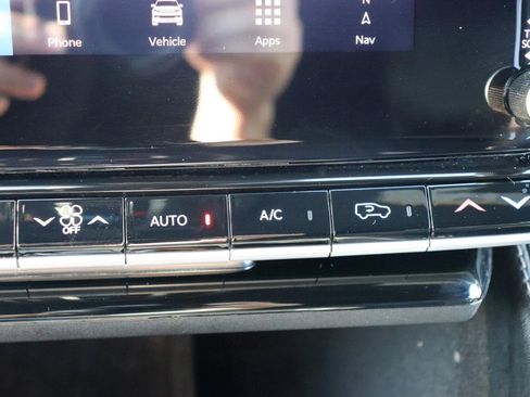 Used 2024 Jeep Wagoneer L Series II w/ Flexible Seating Group AWD/4WD image 41