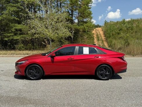 Used 2023 Hyundai Elantra SEL image 2