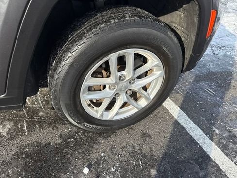 Used 2023 Jeep Grand Cherokee L Laredo w/ Luxury Tech Group I image 9