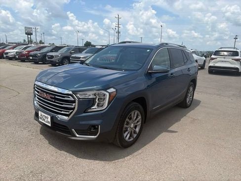 Used 2024 GMC Terrain SLT AWD/4WD image 2