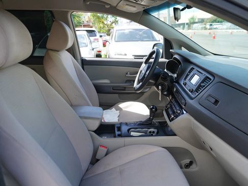 Used 2016 Kia Sedona LX w/ Option Group 020 FWD image 22