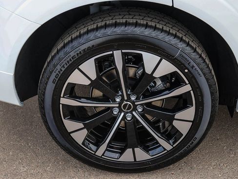 New 2027 Volvo XC60 B5 Plus AWD/4WD image 12