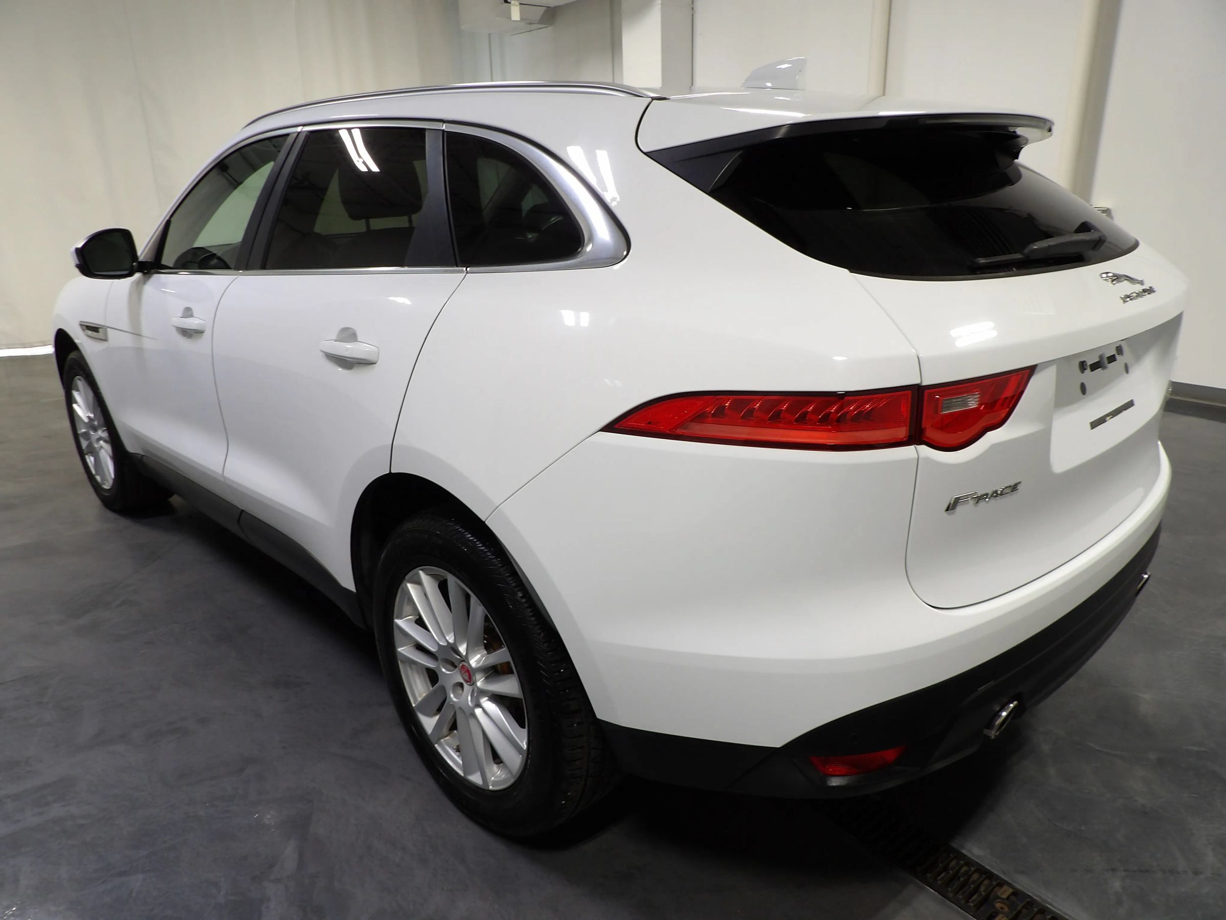 Used 2018 Jaguar F-PACE Prestige AWD/4WD image 7