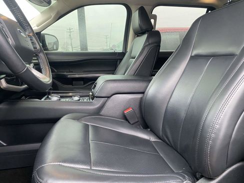 Used 2023 Ford Expedition XLT image 14