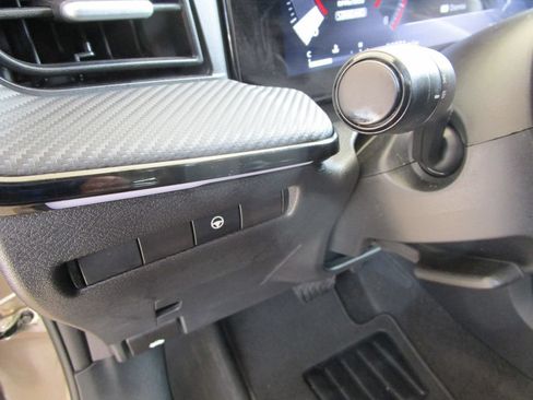 Used 2025 Nissan Kicks SR AWD/4WD image 23