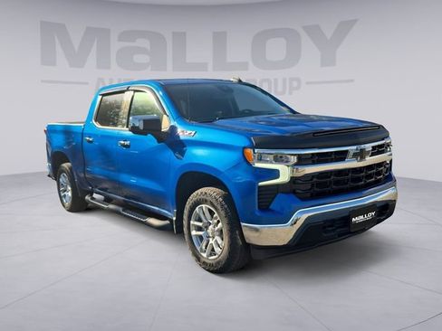 Used 2022 Chevrolet Silverado 1500 LT w/ Z71 Off-Road Package AWD/4WD image 7