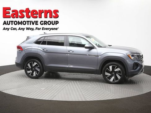 Used 2024 Volkswagen Atlas Cross Sport SE FWD image 43