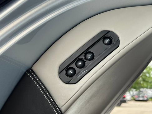 Used 2014 McLaren MP4-12C Spider RWD image 36