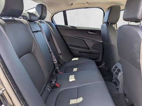 Used 2018 Jaguar XE Premium RWD image 21