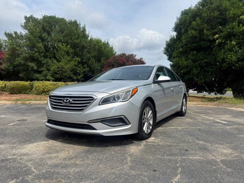 Used 2016 Hyundai Sonata SE FWD image 1