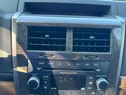 Used 2012 Jeep Liberty Limited AWD/4WD image 18