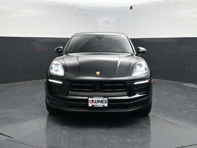 Used 2025 Porsche Macan AWD/4WD image 2