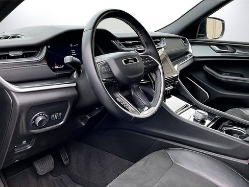 Used 2021 Jeep Grand Cherokee L Laredo image 18