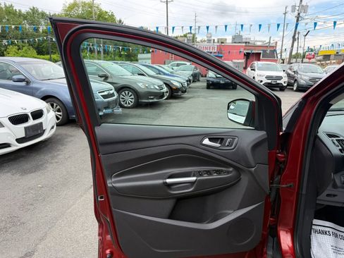 Used 2015 Ford Escape SE w/ Equipment Group 201A AWD/4WD image 18