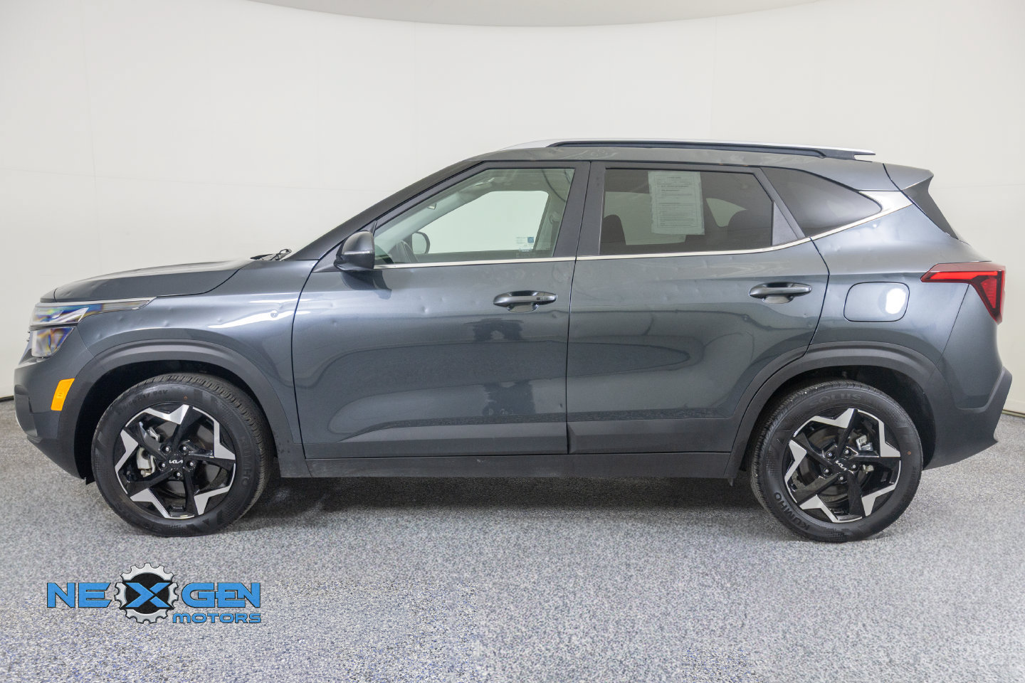 Used 2024 Kia Seltos EX AWD/4WD image 43