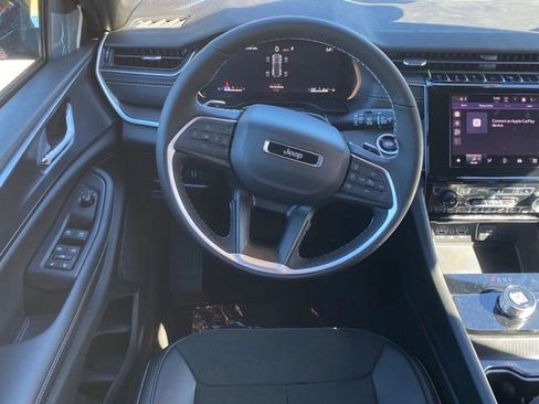 New 2025 Jeep Grand Cherokee Altitude AWD/4WD image 35