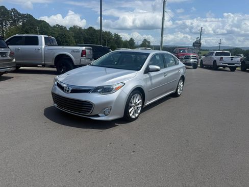Used 2014 Toyota Avalon Limited FWD image 2