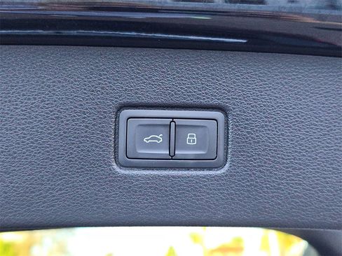 Used 2018 Audi Q7 3.0T Premium Plus w/ Premium Plus Package image 18