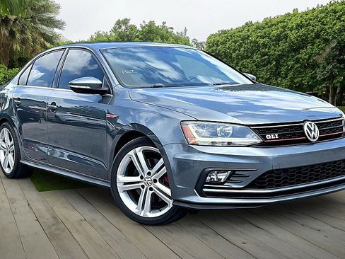 Used 2017 Volkswagen Jetta GLI FWD image 9
