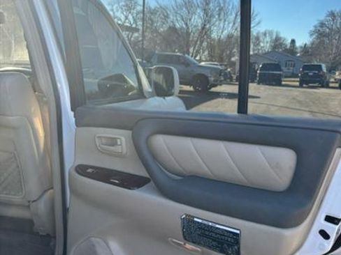 Used 2005 Toyota Land Cruiser Base image 22