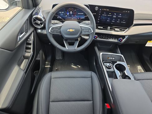 New 2026 Chevrolet Equinox LT w/ Convenience Package II FWD image 12