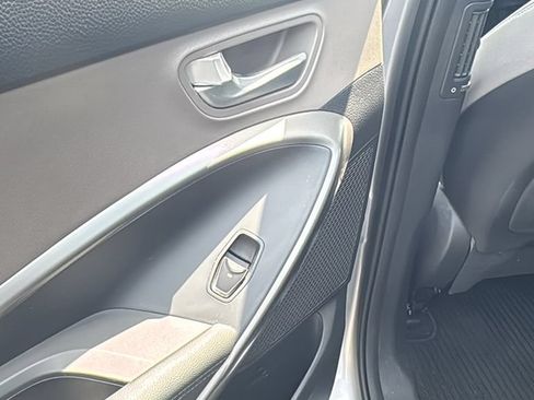 Used 2018 Hyundai Santa Fe SE AWD/4WD image 24