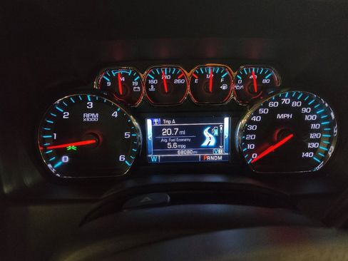 Used 2016 Chevrolet Suburban LT image 23