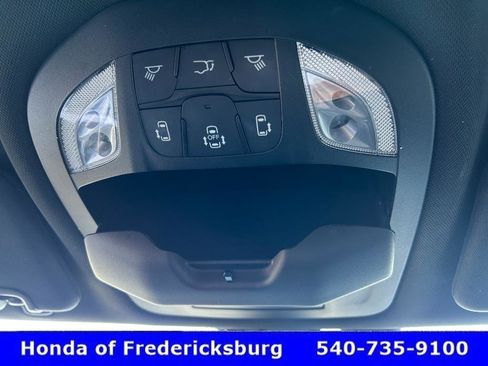 Used 2018 Chrysler Pacifica Touring Plus w/ S Appearance Package image 37