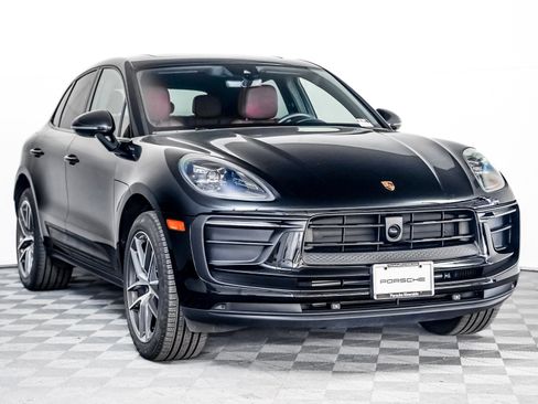 Certified 2025 Porsche Macan image 8