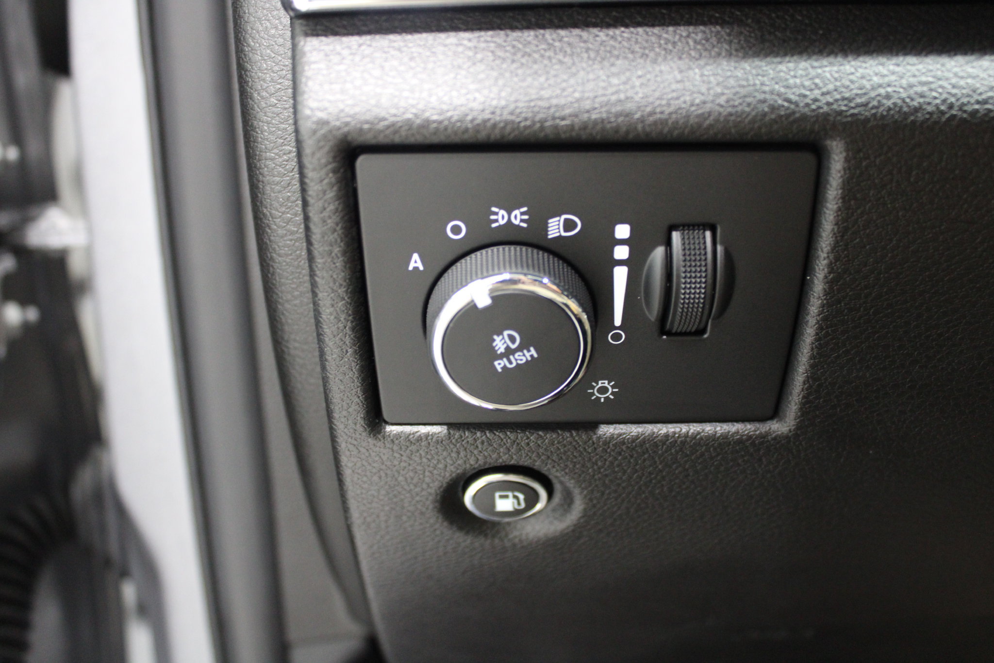 Used 2021 Jeep Grand Cherokee Limited w/ Luxury Group II AWD/4WD image 41