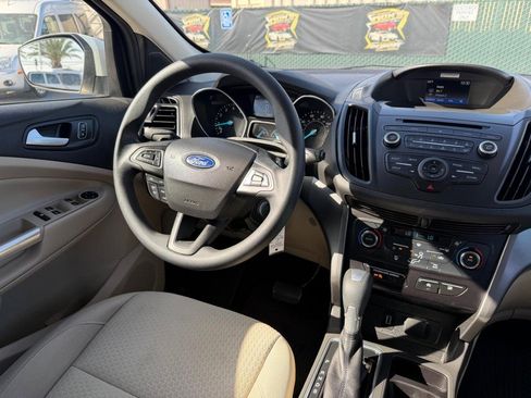 Used 2017 Ford Escape SE image 24