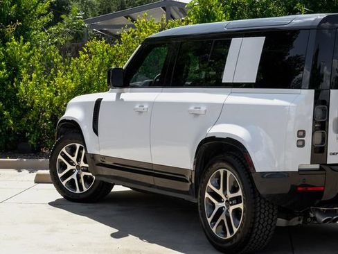 Used 2025 Land Rover Defender 110 V8 AWD/4WD image 14