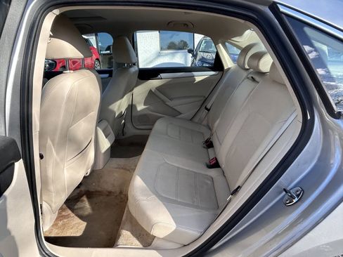 Used 2012 Volkswagen Passat 2.5 SE FWD image 9