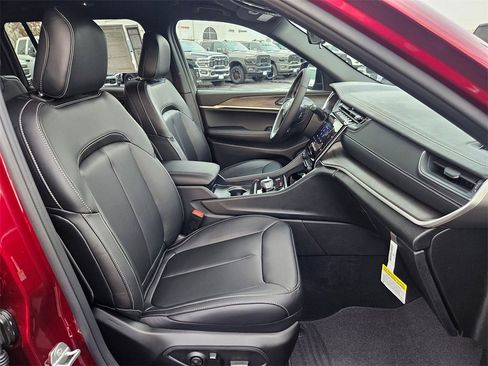 New 2025 Jeep Grand Cherokee L Limited w/ Trailer Tow Package image 37