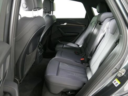 Used 2023 Audi Q5 2.0T Premium w/ Convenience Package AWD/4WD image 11