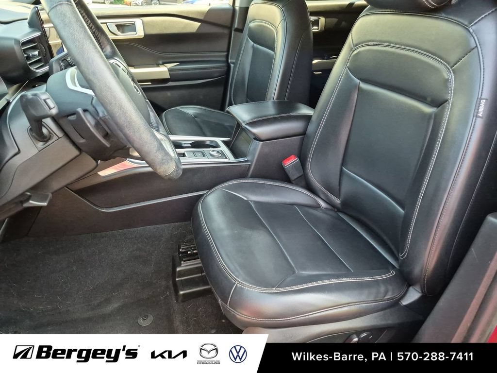 Used 2021 Ford Explorer XLT w/ Equipment Group 202A AWD/4WD image 12