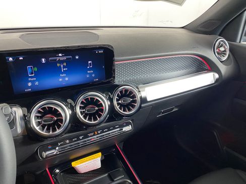 New 2025 Mercedes-Benz GLB 250 4MATIC image 23