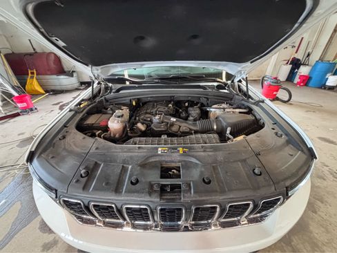 Used 2023 Jeep Grand Cherokee Laredo X image 23