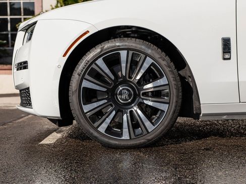 Used 2024 Rolls-Royce Ghost image 12