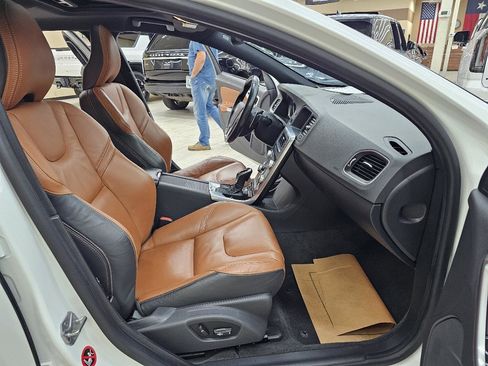 Used 2015 Volvo S60 T6 Platinum image 19